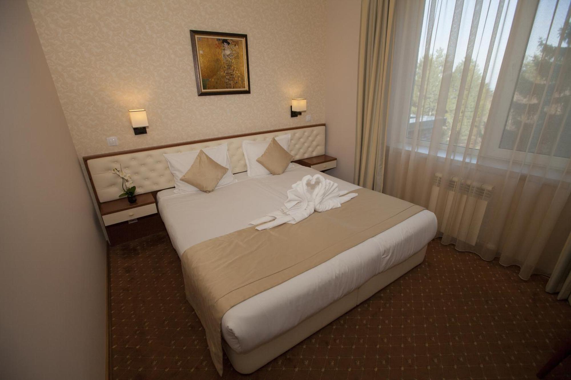 Family Hotel Saint George Sofia Room photo